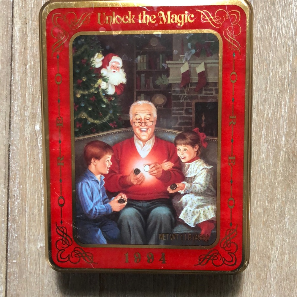 Vintage Oreo tin holiday can 1994